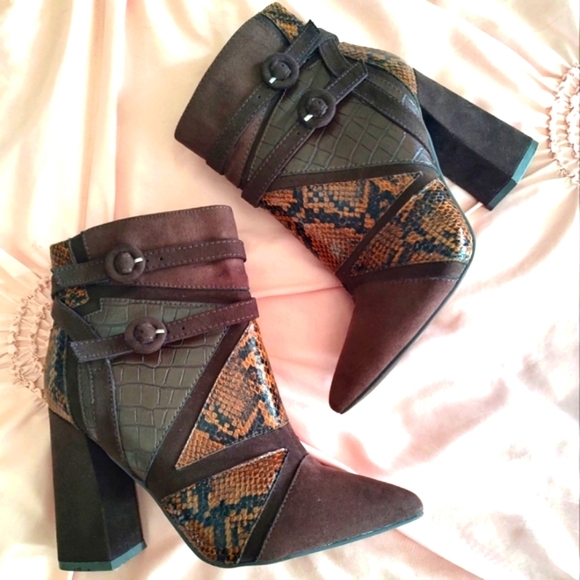 ADLER BROWN PATCHWORK 4" HEEL BOOTIE FAUX SNAKE, LEATHER, SUEDE. SIZE 6. - Picture 1 of 10